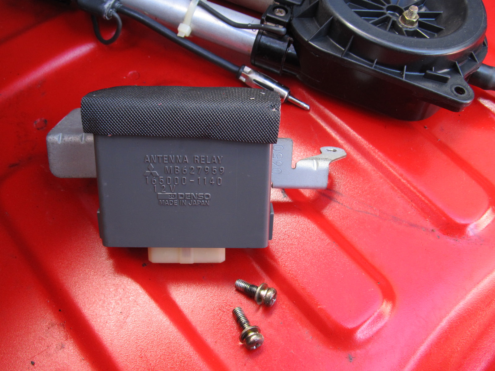 94 95 96 97 Mitsubishi 3000GT OEM Antenna Relay Control Module - MB627959