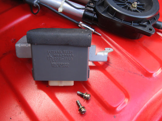 94 95 96 97 Mitsubishi 3000GT OEM Antenna Relay Control Module - MB627959