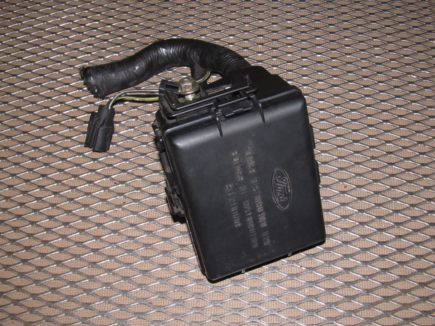 99-00 Ford Mustang 3.8L V6 OEM Engine Fuse Box