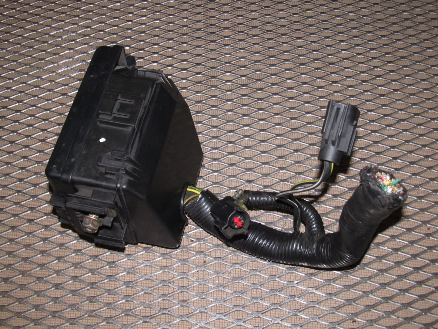 99-00 Ford Mustang 3.8L V6 OEM Engine Fuse Box