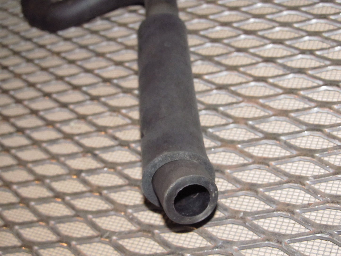 94 95 96 97 Mitsubishi 3000GT OEM Engine Valve Cover Vacuum Hose - DOHC NA