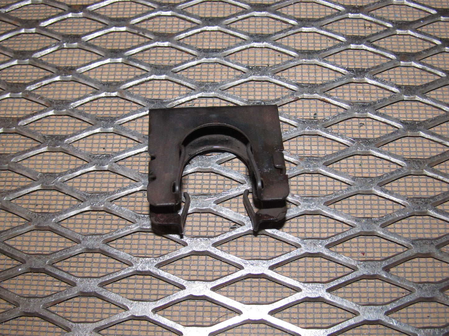 99-04 Ford Mustang OEM A/C Drier Fitting Lock Clip Retainer