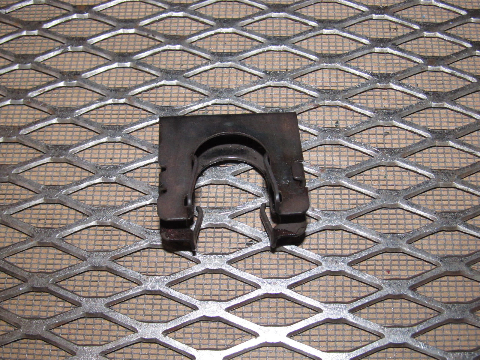 99-04 Ford Mustang OEM A/C Drier Fitting Lock Clip Retainer