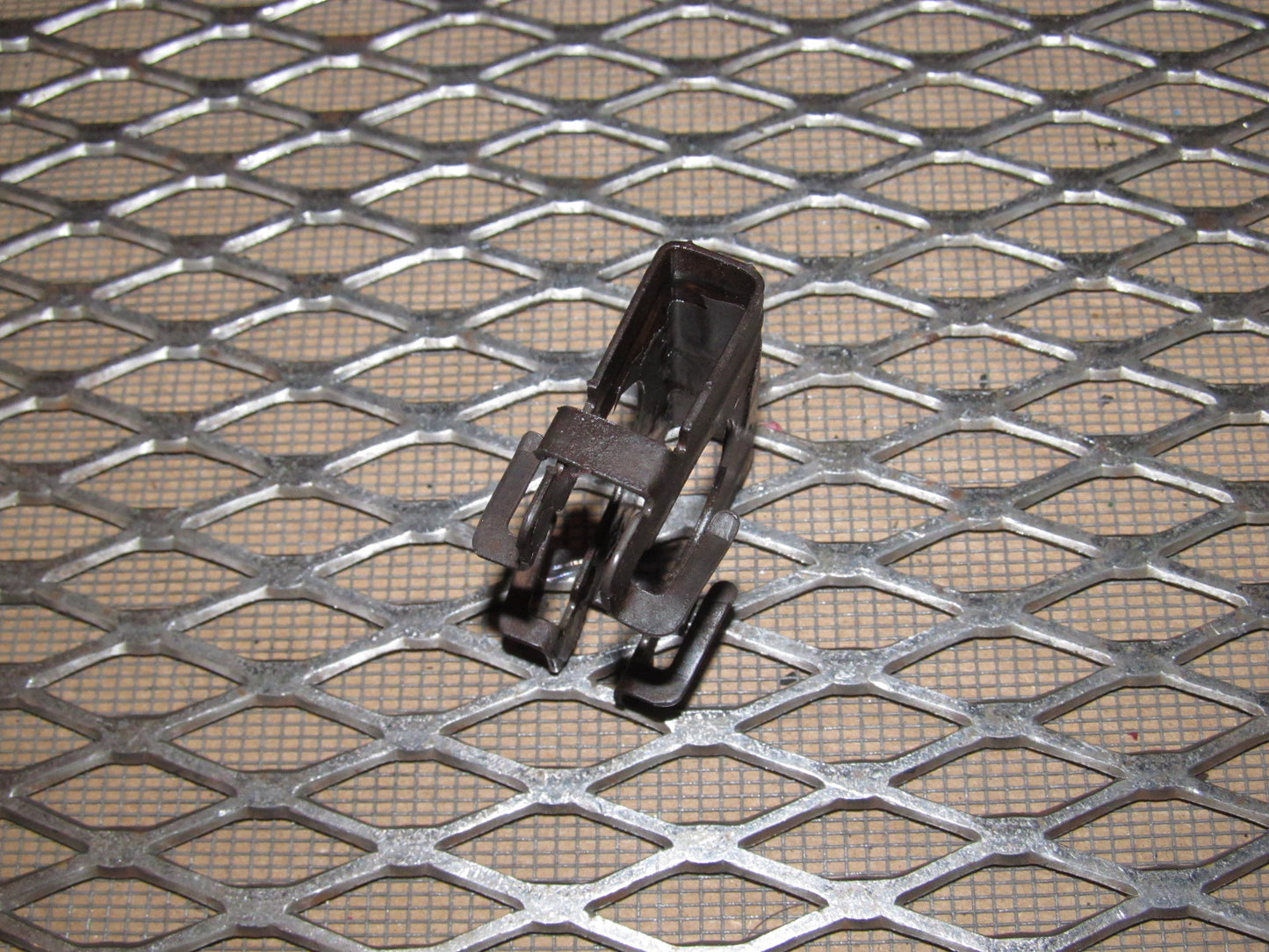 99-04 Ford Mustang OEM A/C Drier Fitting Lock Clip Retainer
