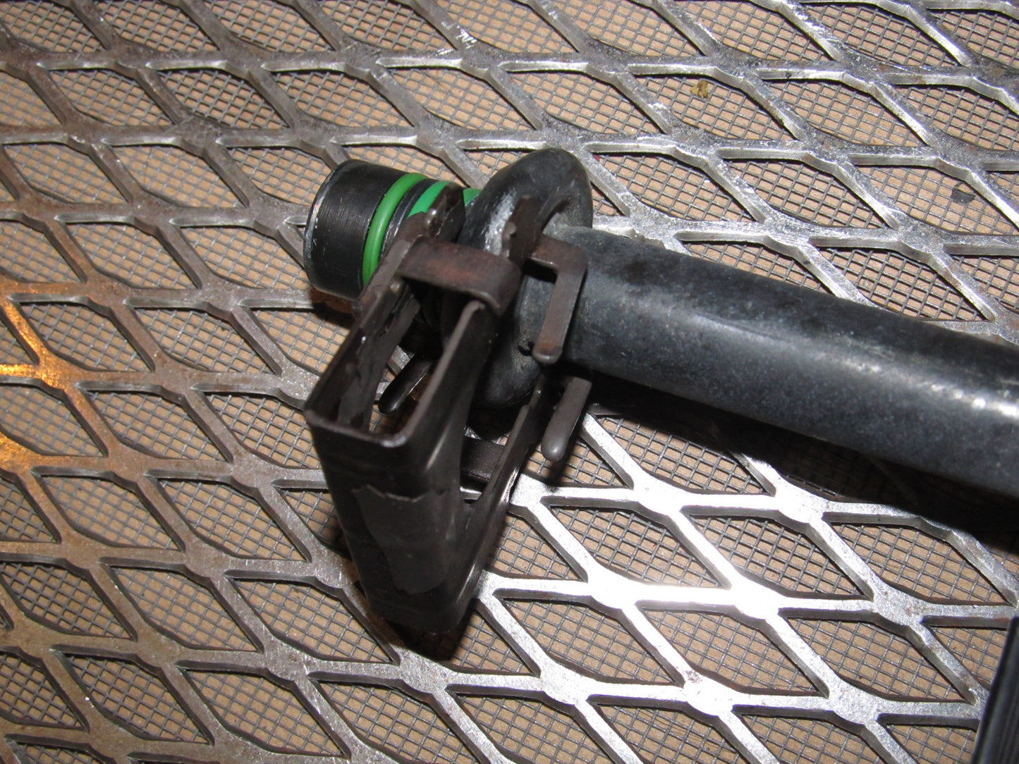 99-04 Ford Mustang OEM A/C Drier Fitting Lock Clip Retainer