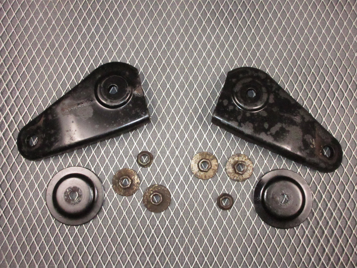 92 93 Lexus ES300 OEM Rear Sub Frame Bracket