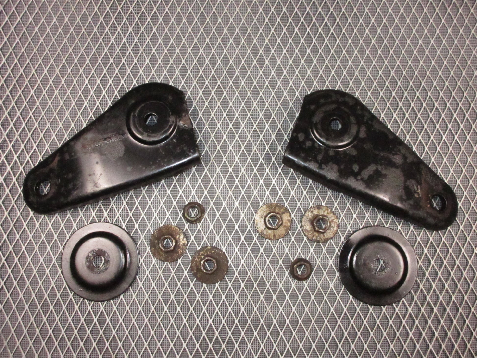 92 93 Lexus ES300 OEM Rear Sub Frame Bracket