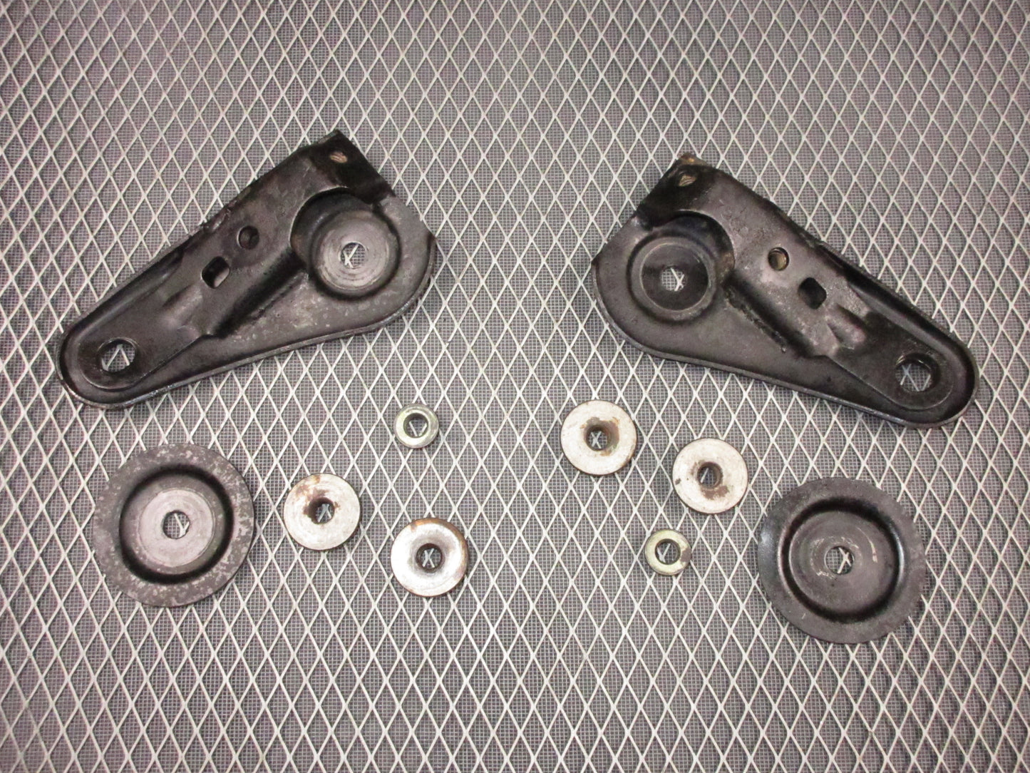 92 93 Lexus ES300 OEM Rear Sub Frame Bracket