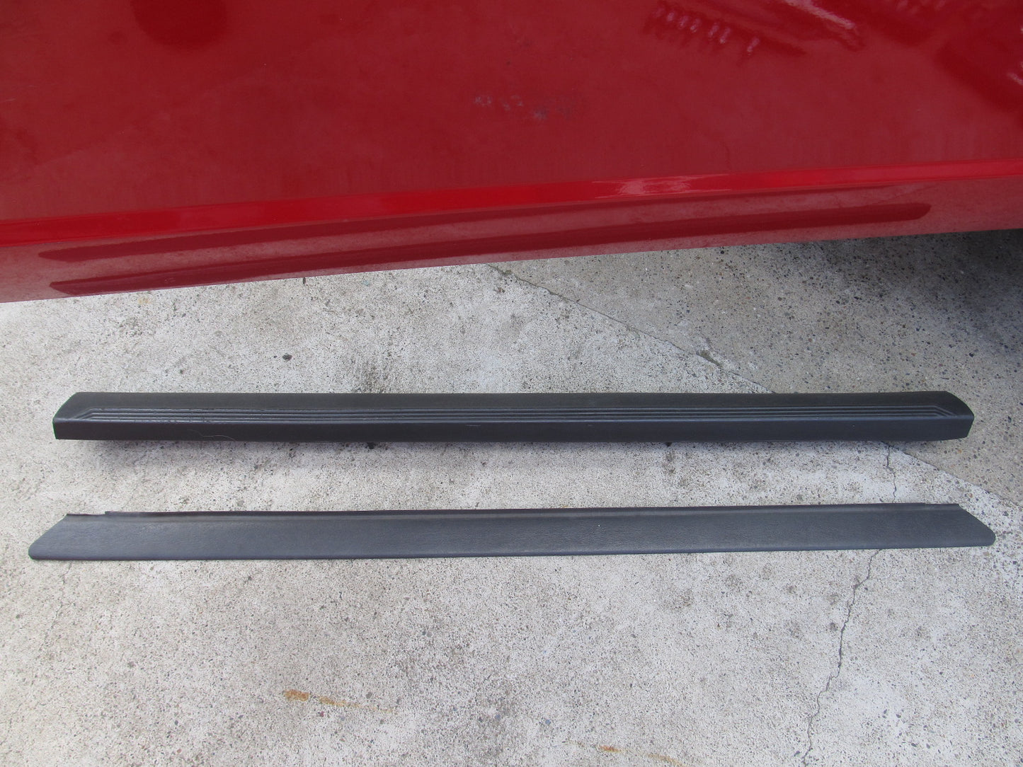 99-04 Ford Mustang OEM Door Sills - Right Set