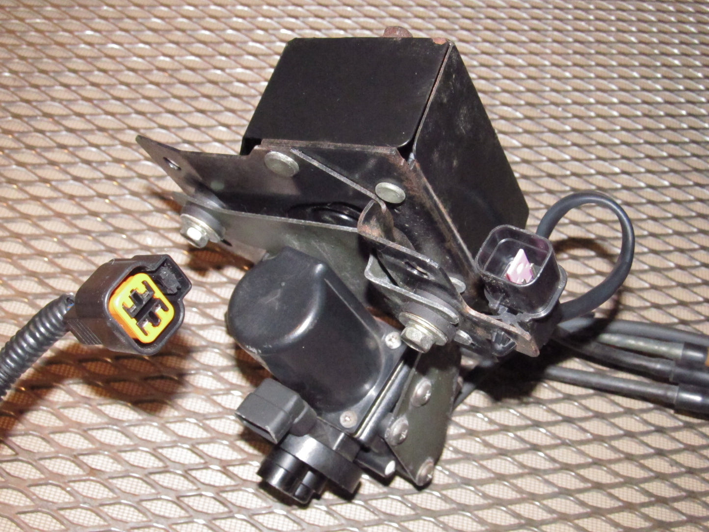 94 95 96 97 Mitsubishi 3000GT OEM Throttle Bell Crank & Actuator - DOHC NA