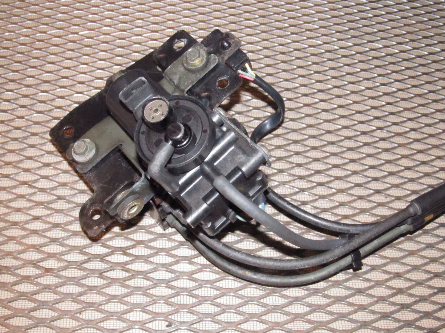 94 95 96 97 Mitsubishi 3000GT OEM Throttle Bell Crank & Actuator - DOHC NA