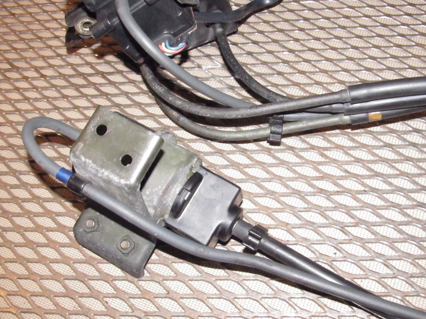 94 95 96 97 Mitsubishi 3000GT OEM Throttle Bell Crank & Actuator - DOHC NA