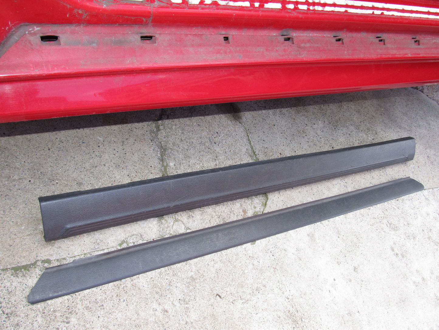 99-04 Ford Mustang OEM Door Sills - Right Set