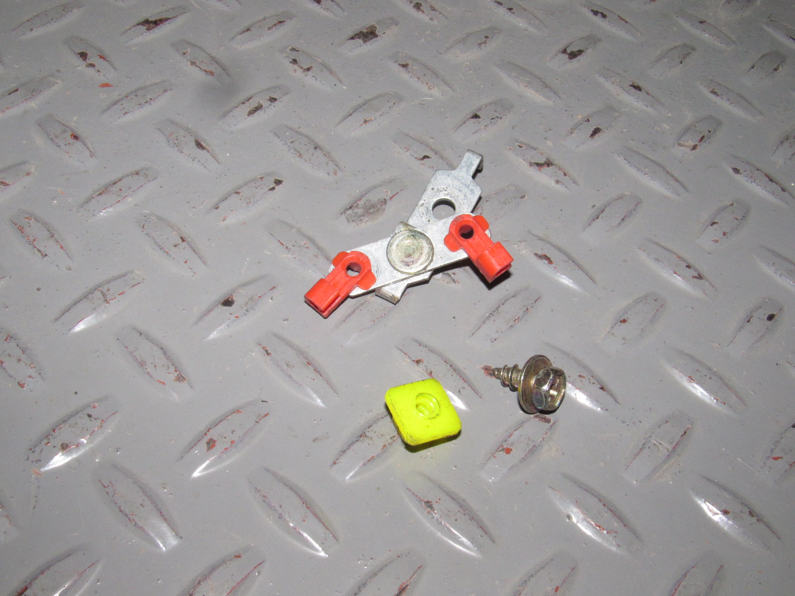 89 90 91 92 Toyota Supra OEM Door Linkage Rod Holder Clip - Right89 90 91 92 Toyota Supra OEM Door Linkage Rod Holder Clip - Right