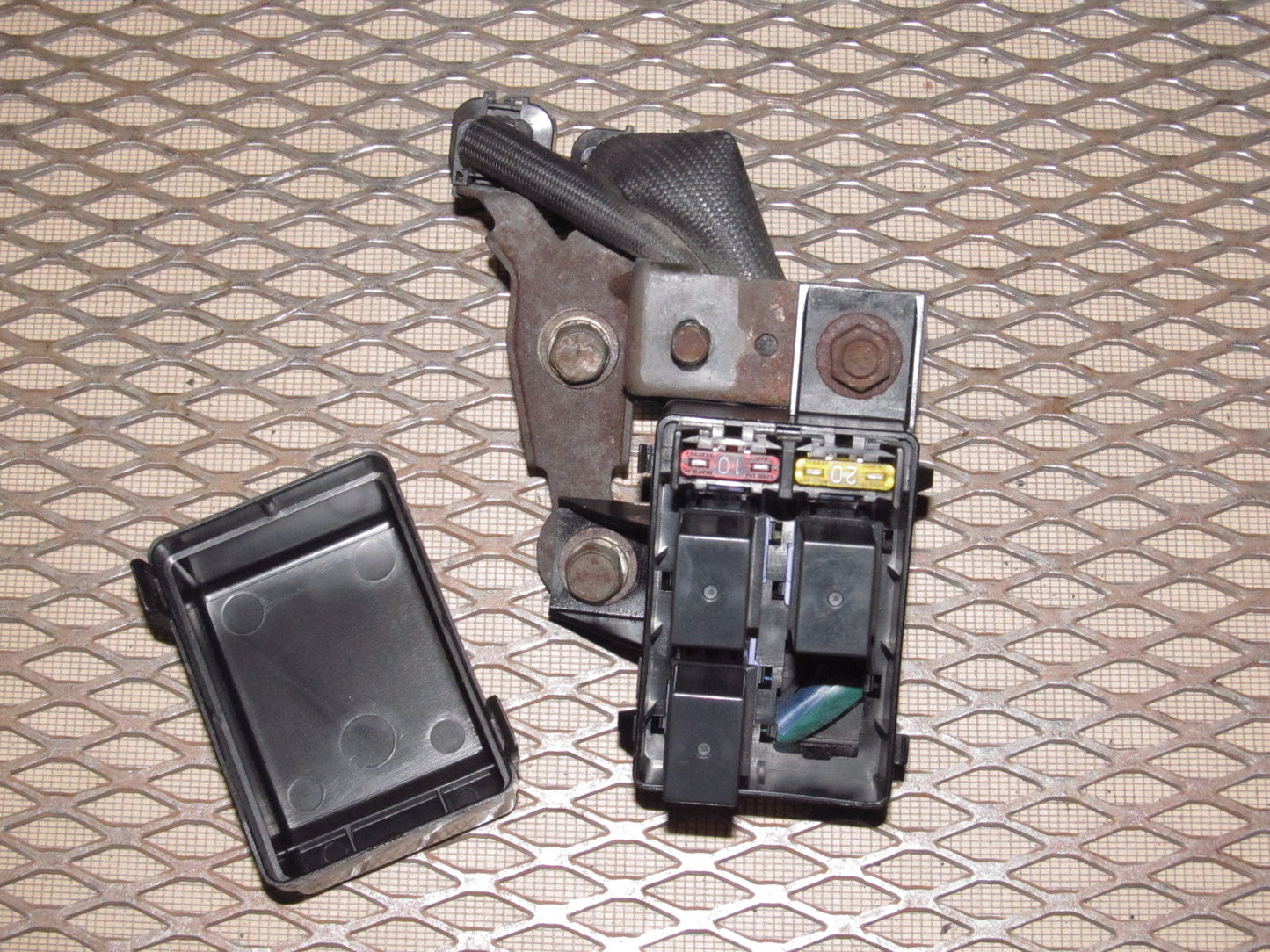 94 95 96 97 Mitsubishi 3000GT OEM A/C Clutch & Fan Fuse Box