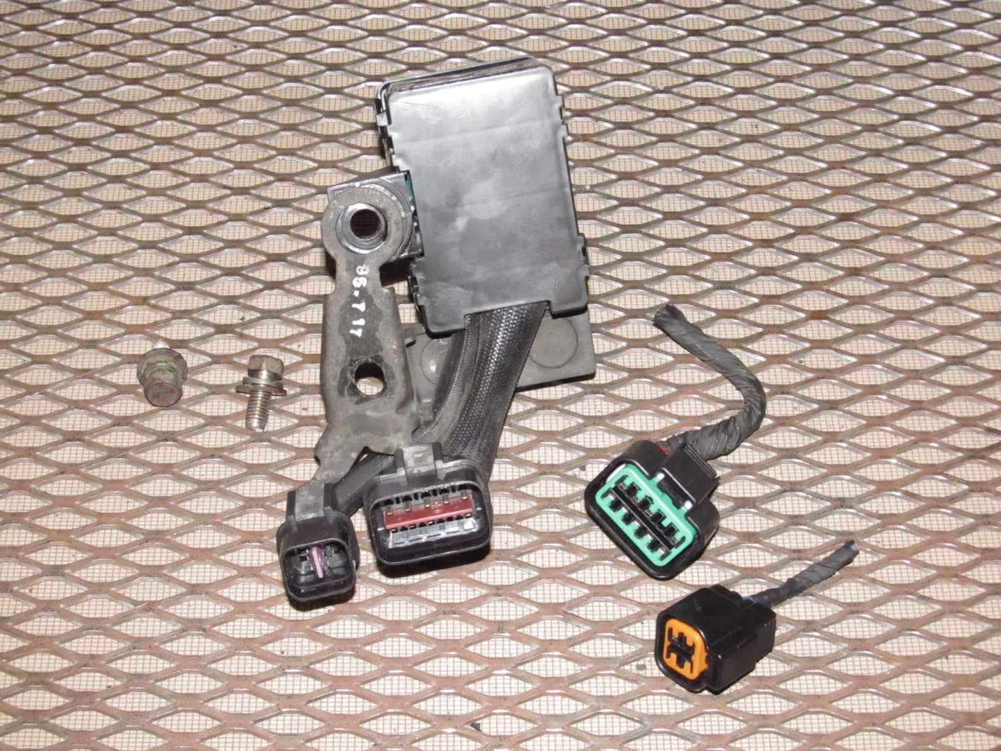 94 95 96 97 Mitsubishi 3000GT OEM A/C Clutch & Fan Fuse Box