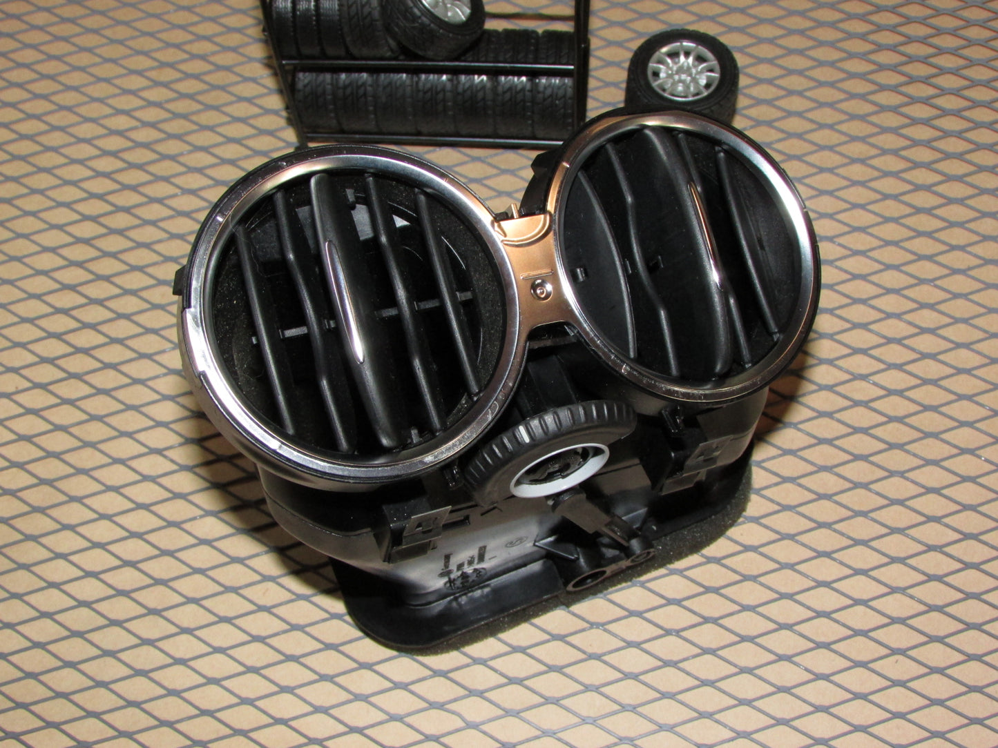 09-16 Volkswagen Tiguan OEM Dash Center Bezel Cover Air Vent Louver - Right