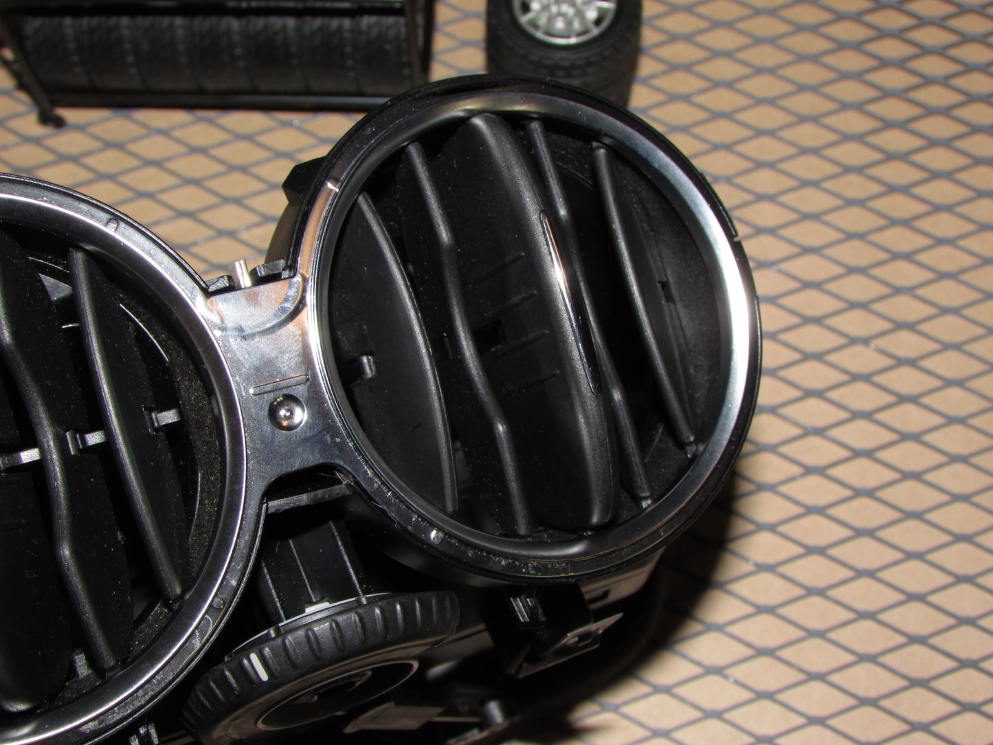 09-16 Volkswagen Tiguan OEM Dash Center Bezel Cover Air Vent Louver - Right