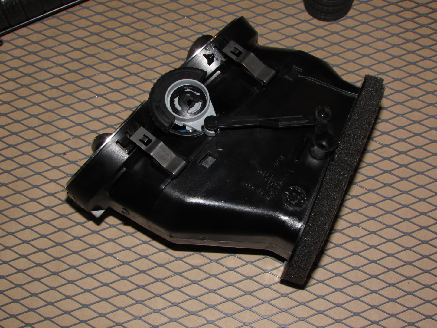 09-16 Volkswagen Tiguan OEM Dash Center Bezel Cover Air Vent Louver - Right