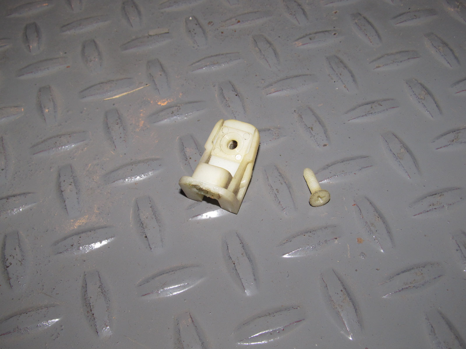 88 89 90 91 Honda CRX Door Panel Mounting Retainer Clip