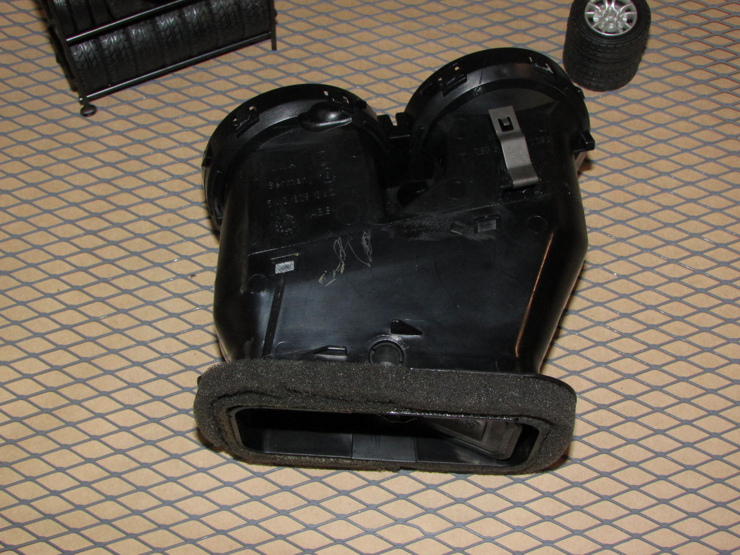 09-16 Volkswagen Tiguan OEM Dash Center Bezel Cover Air Vent Louver - Right