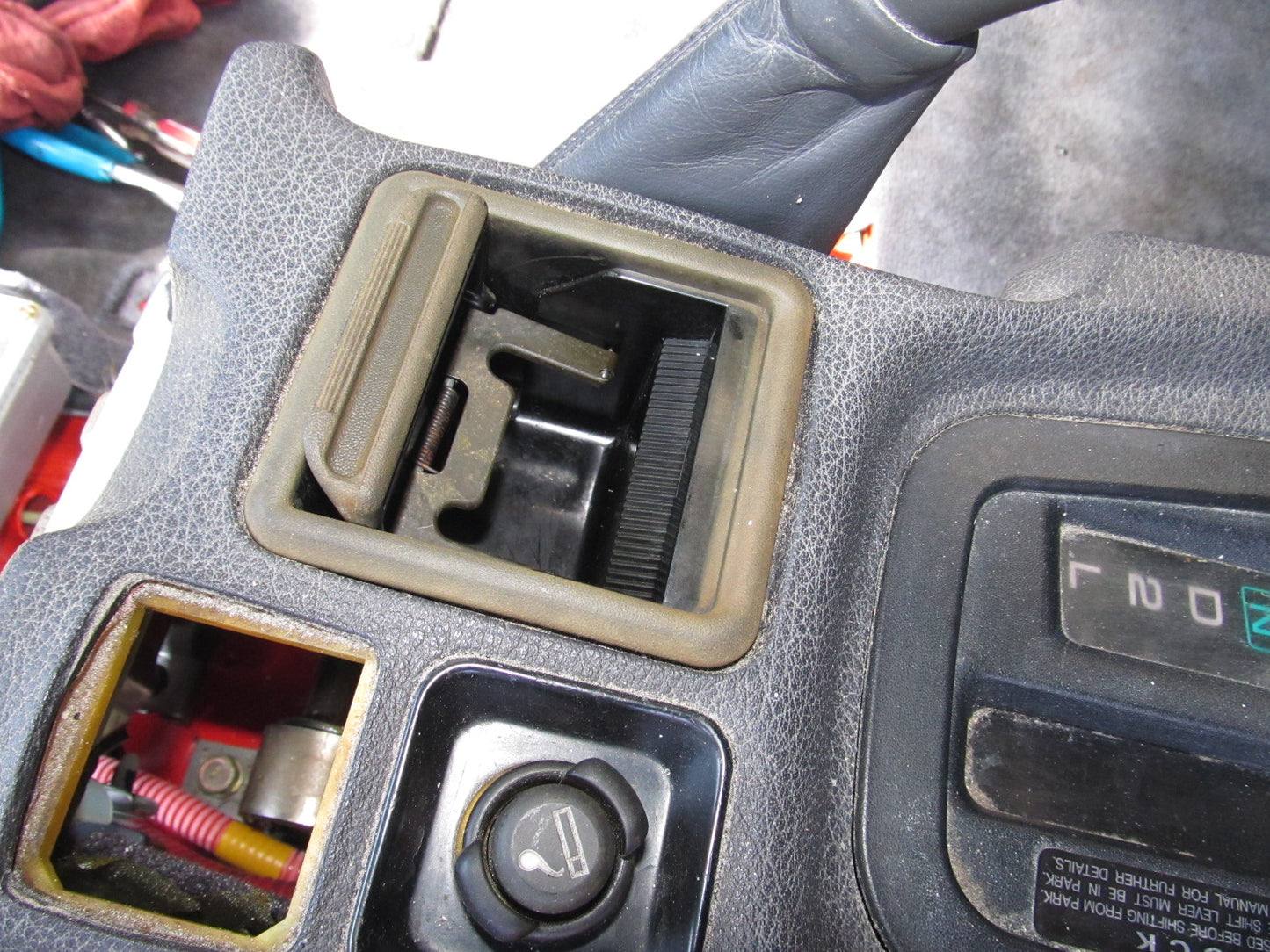 94 95 96 97 Mitsubishi 3000GT OEM Center Console Ash Tray
