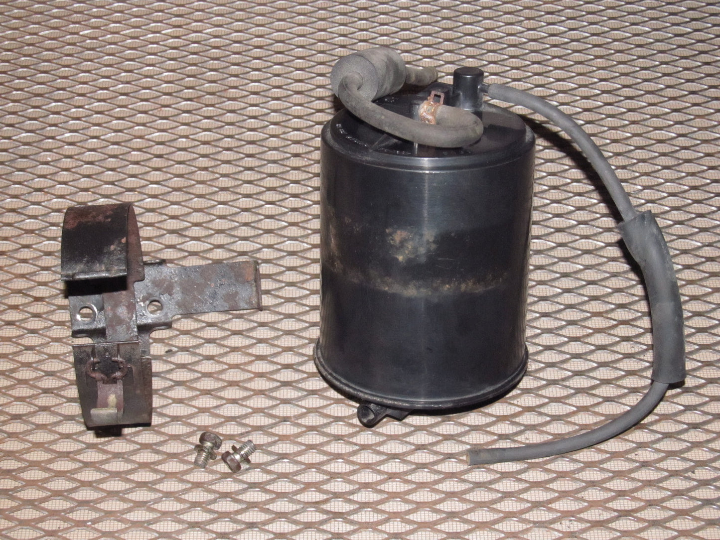 94 95 96 97 Mitsubishi 3000GT OEM Evap Tank Emission Charcoal Canister - DOHC NA