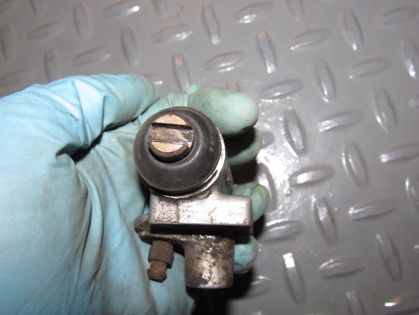 88 89 Honda CRX Rear Wheel Drum Brake Cylinder - Right