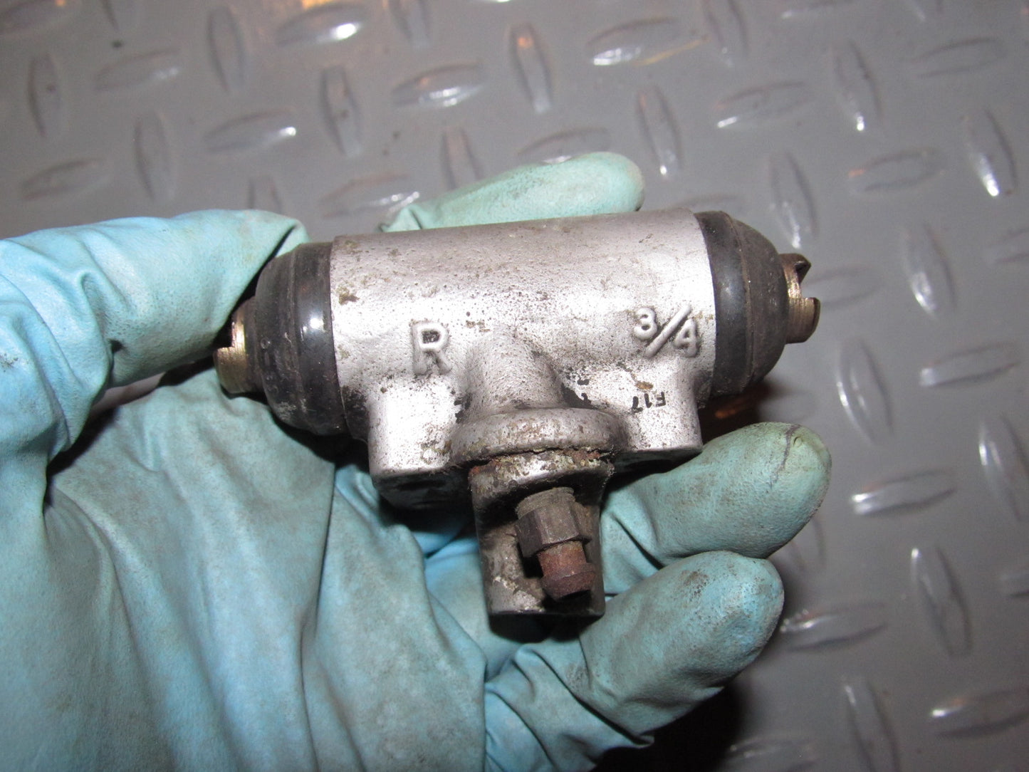 88 89 Honda CRX Rear Wheel Drum Brake Cylinder - Right