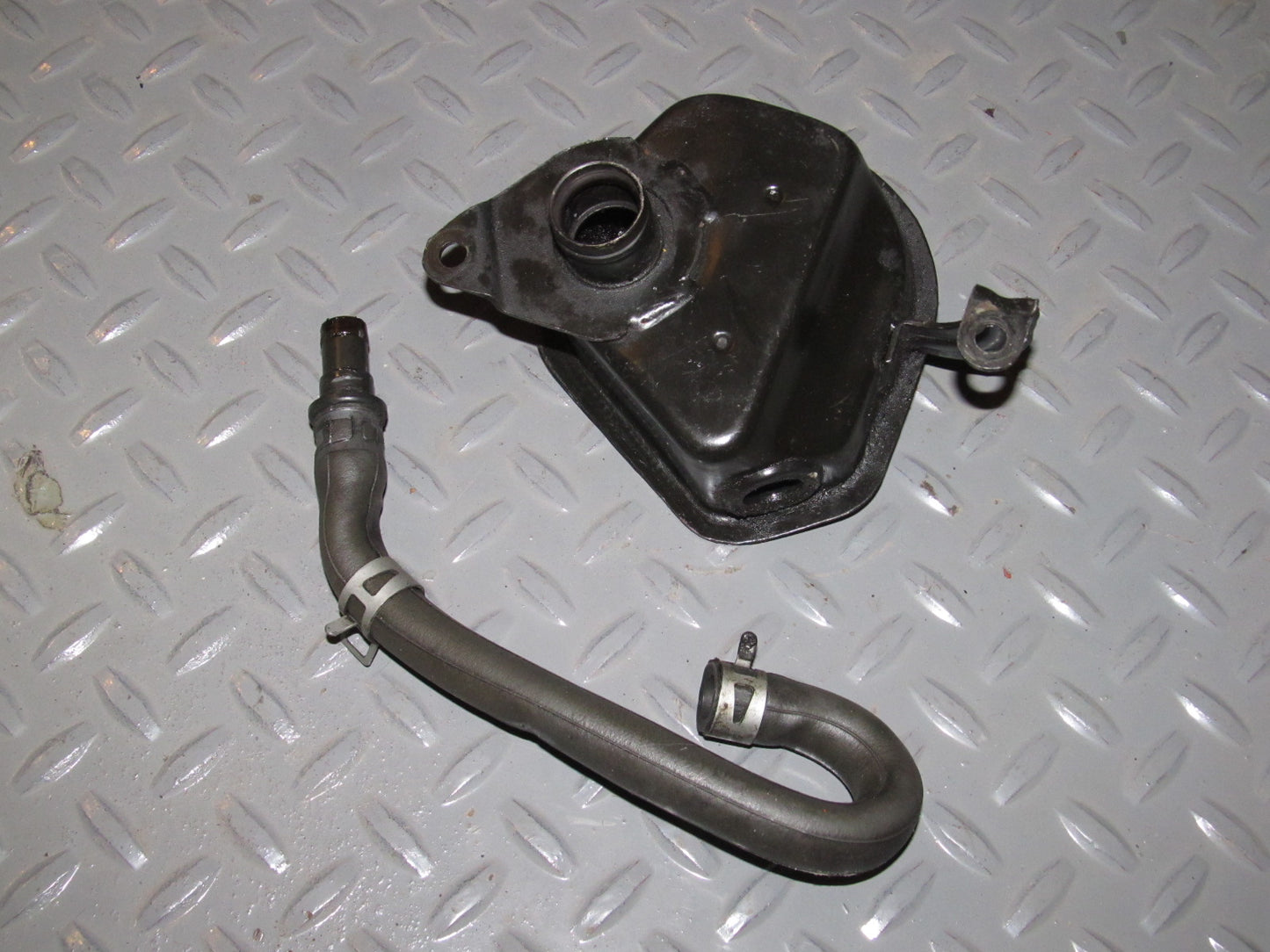 88 89 90 91 Honda CRX D15 1.5L  Engine Oil Breather Chamber Tank