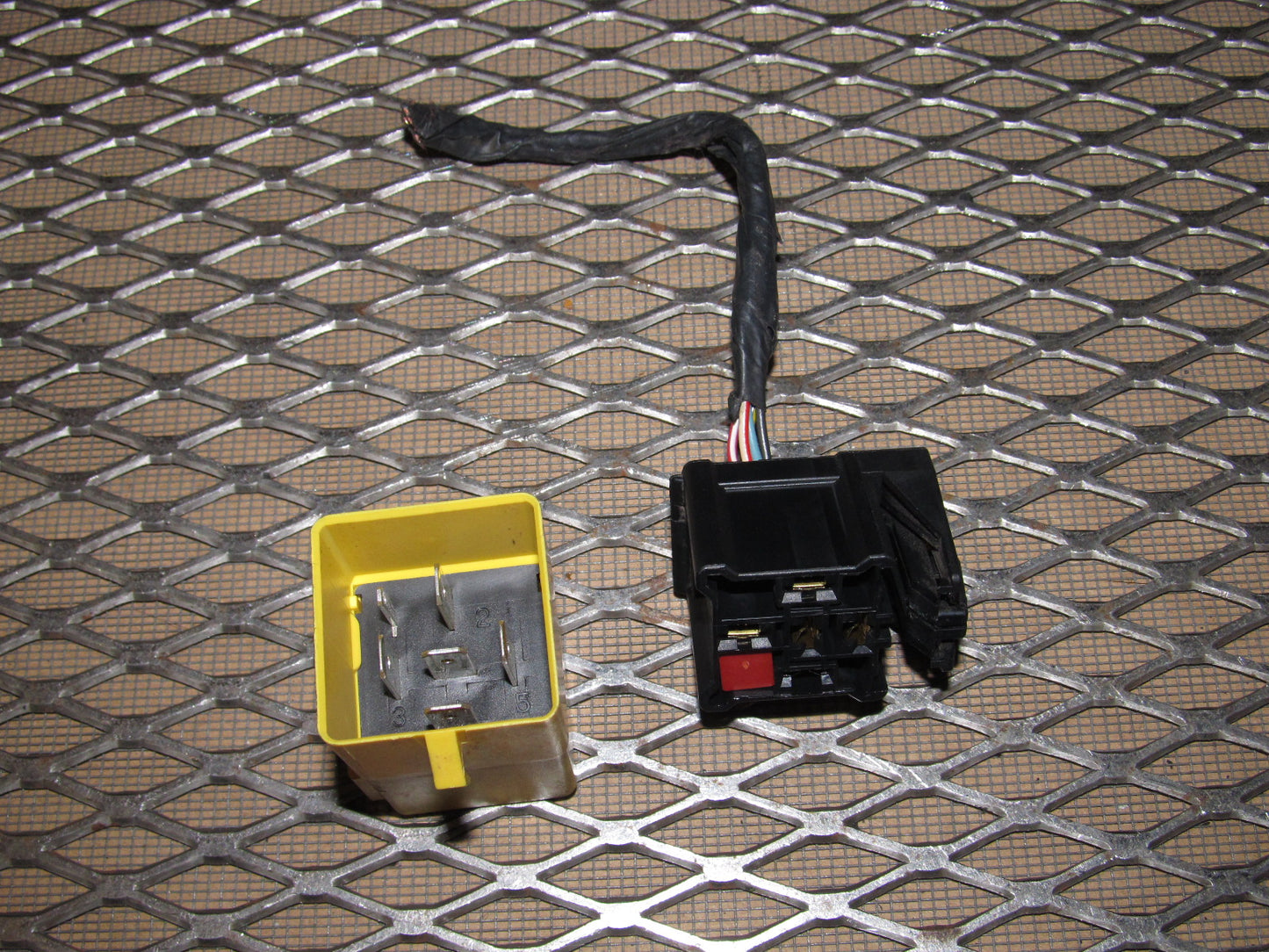 99-04 Ford Mustang OEM Turn Signal Flasher Relay F67B-46681-AA
