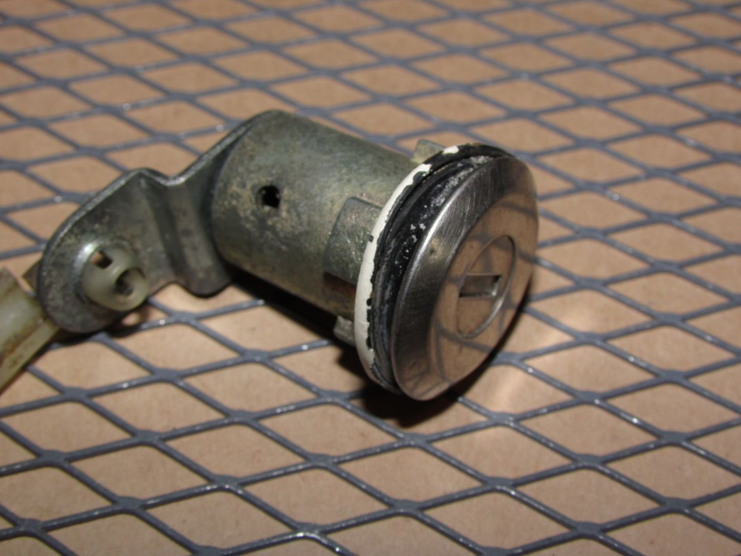 75 76 77 78 Datsun 280z OEM Door Lock Cylinder Tumbler - Left
