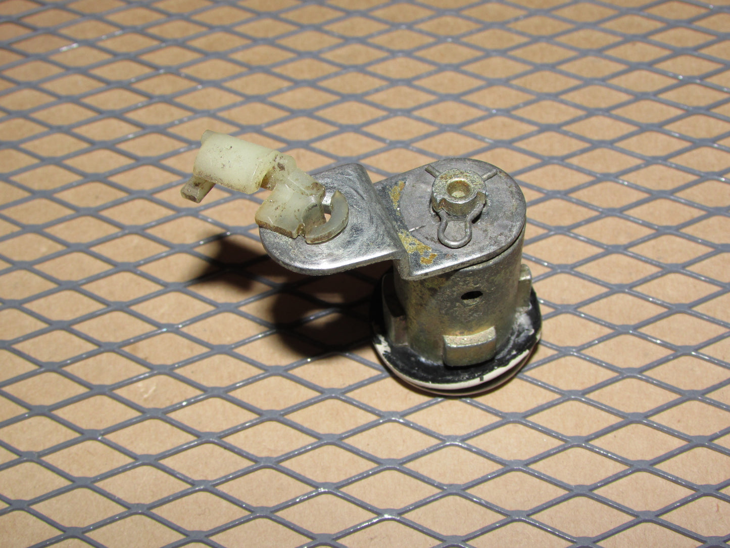 75 76 77 78 Datsun 280z OEM Door Lock Cylinder Tumbler - Left