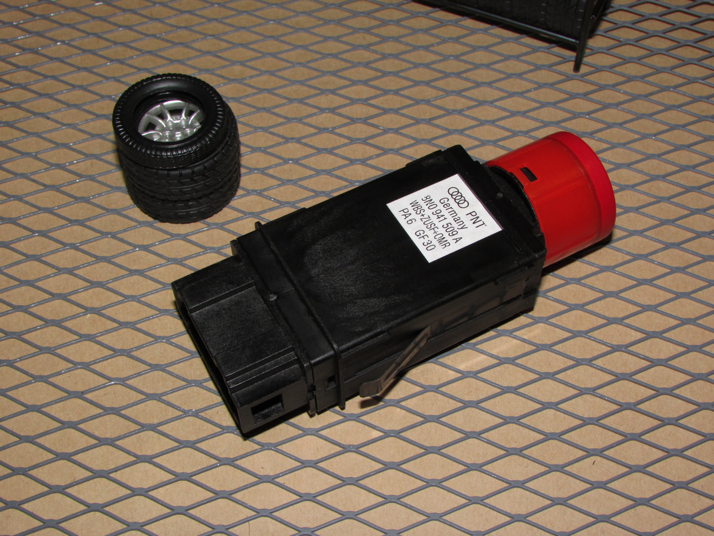 99 00 01 02 03 04 05 06 Audi TT OEM Hazard Light Switch