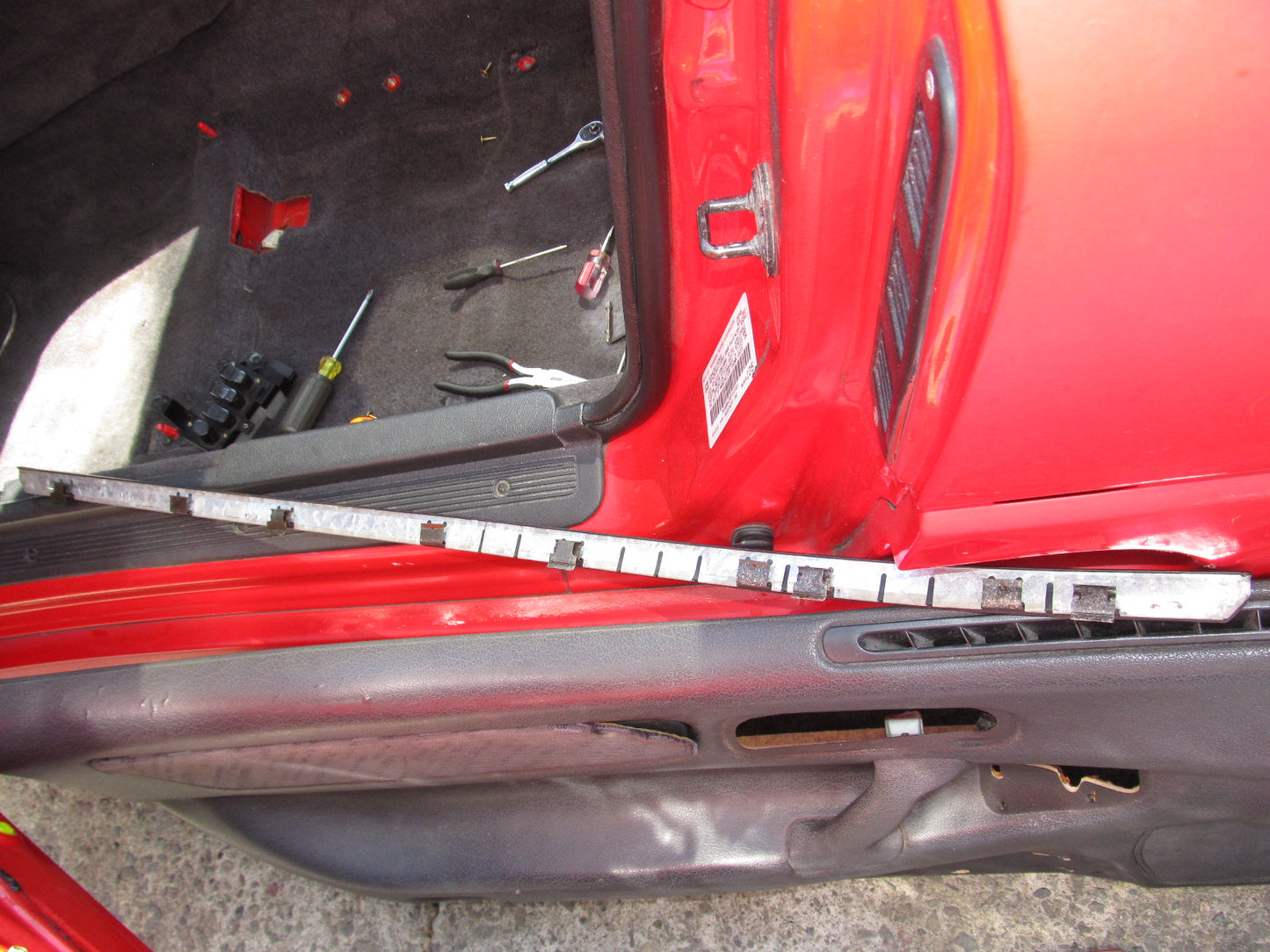 94 95 96 97 Mitsubishi 3000GT OEM Door Panel Window Guide Moulding - Left