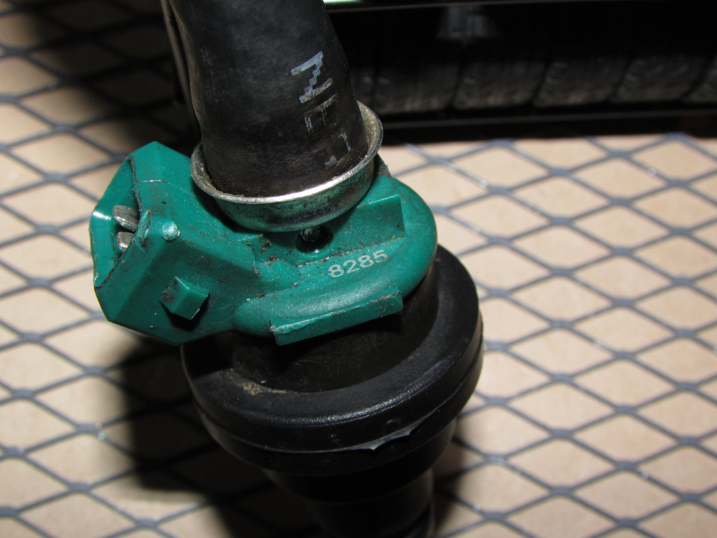 83 84 85 86 87 88 89 90 91 Volkswagen Vanagon OEM Fuel Injector & Hose