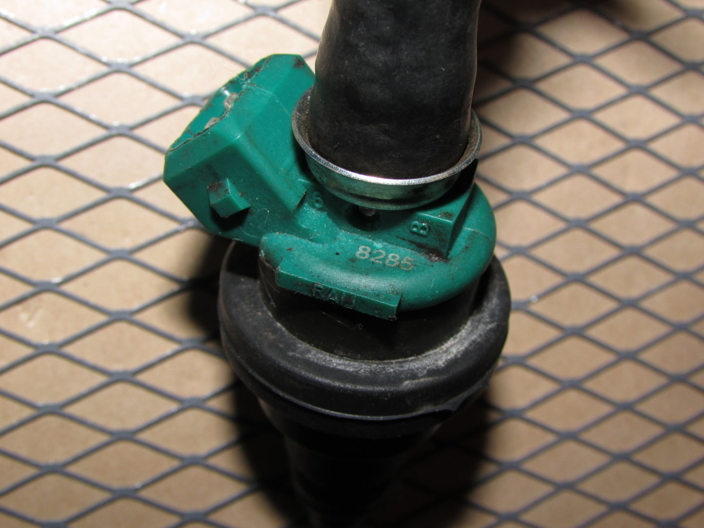 83 84 85 86 87 88 89 90 91 Volkswagen Vanagon OEM Fuel Injector & Hose