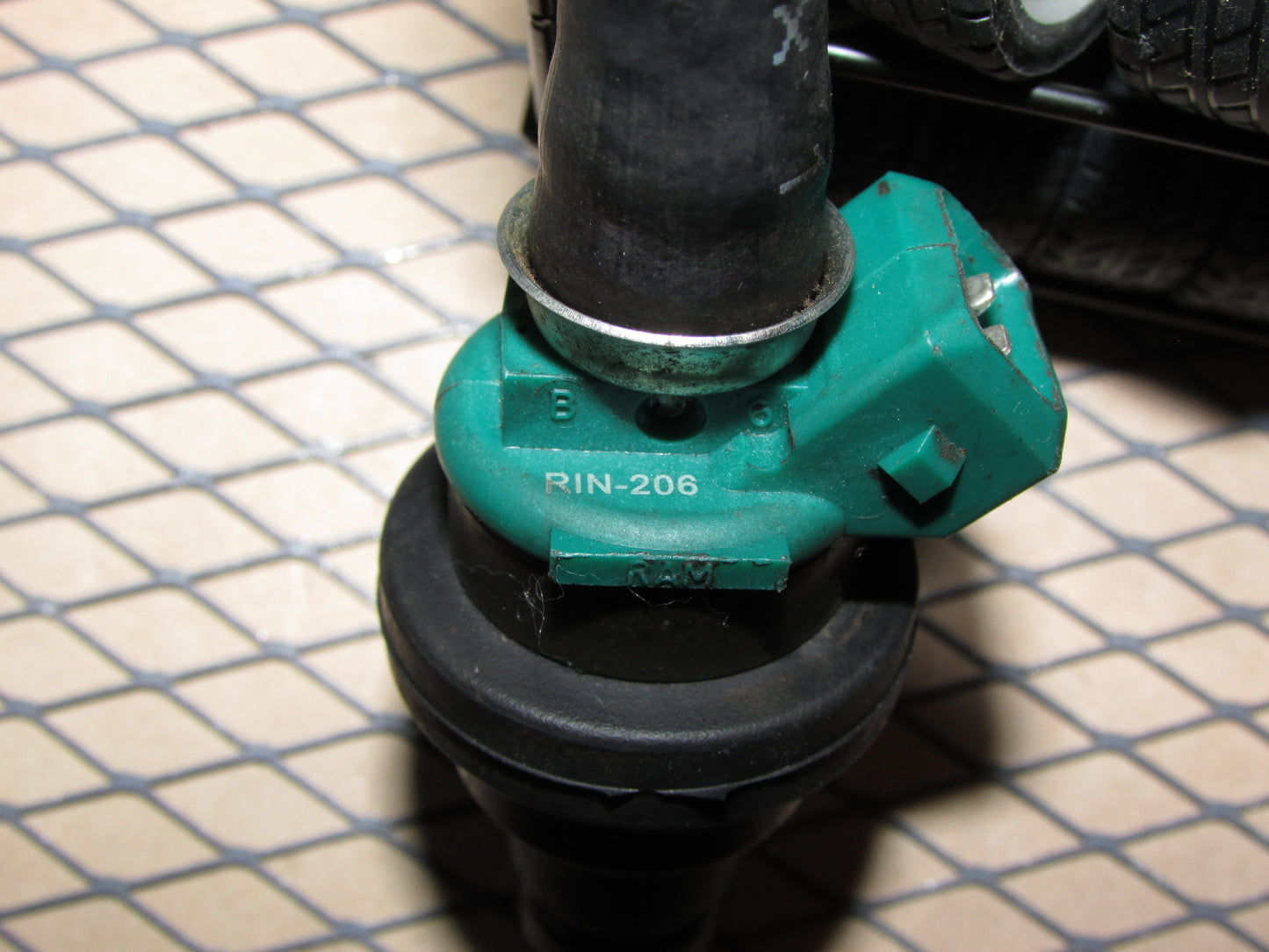 83 84 85 86 87 88 89 90 91 Volkswagen Vanagon OEM Fuel Injector & Hose