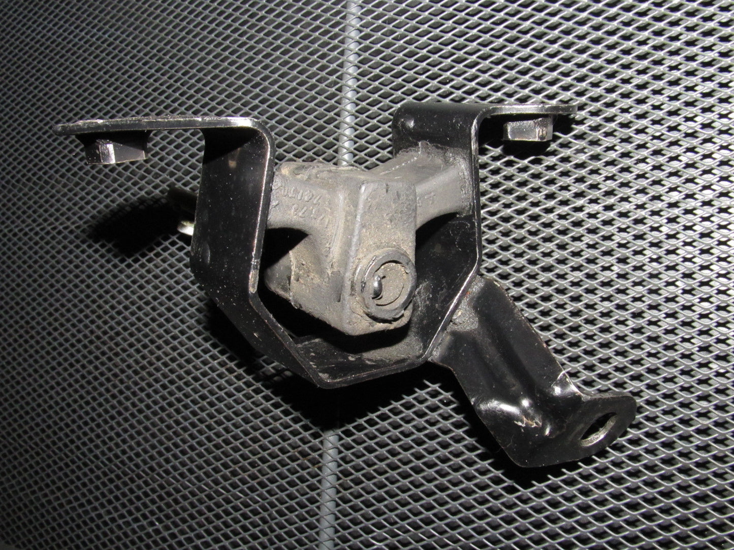 94 95 96 97 98 99 Toyota Celica 2.2L 5SFE Exhaust Front Pipe Mount Hanger