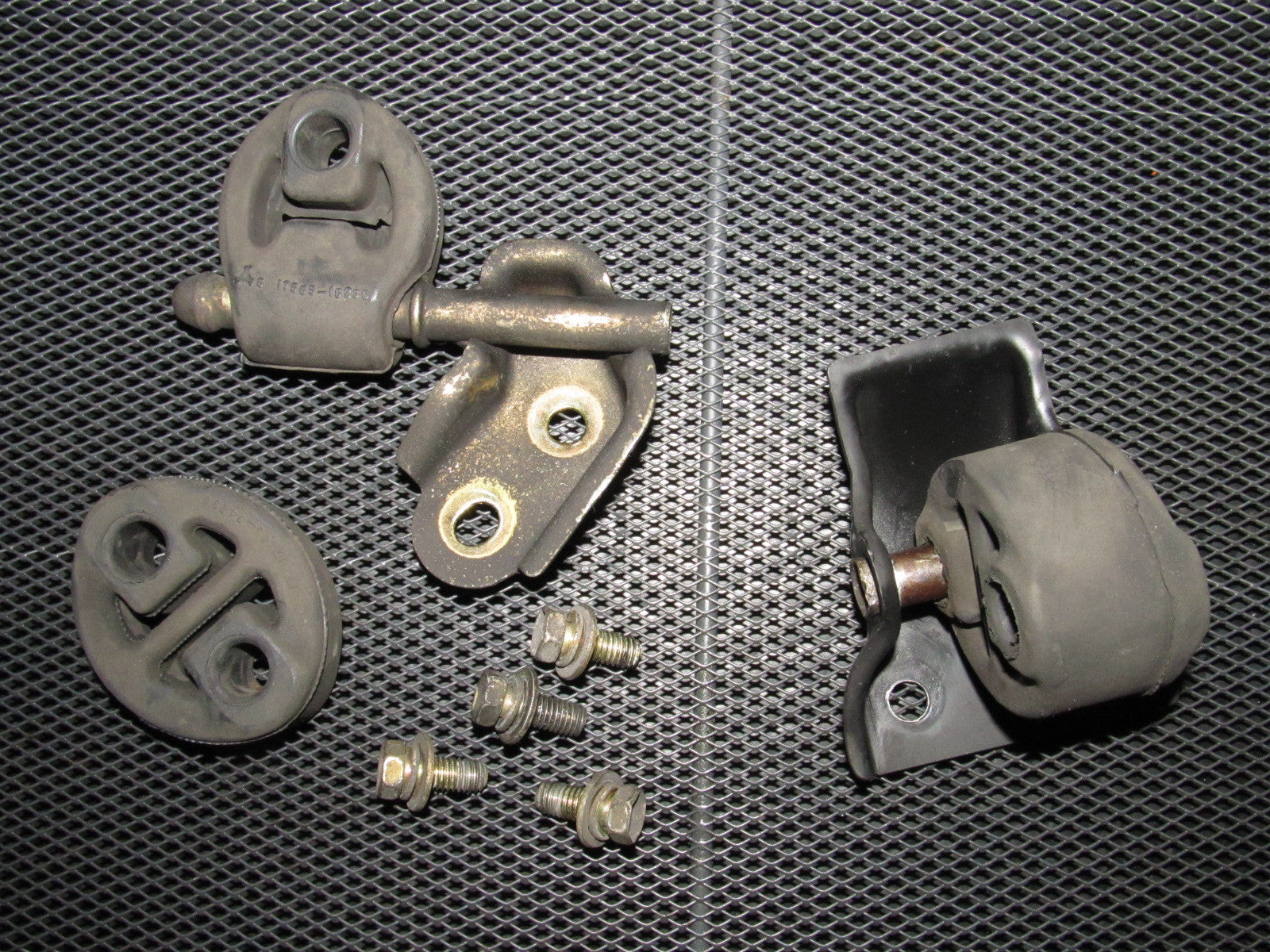 94 95 96 97 98 99 Toyota Celica 2.2L 5SFE Muffler Hanger Mount