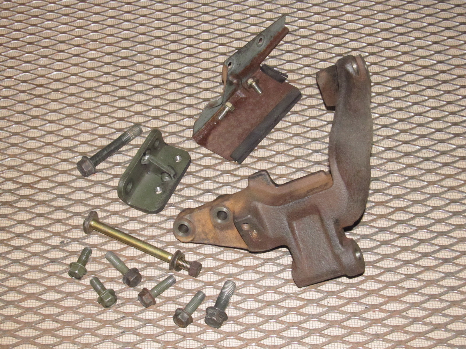 94 95 96 97 Mitsubishi 3000GT OEM Alternator Mounting Bracket - DOHC NA