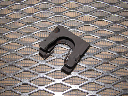 99-04 Ford Mustang 3.8L V6 OEM A/C Drier Fitting Lock Clip Retainer