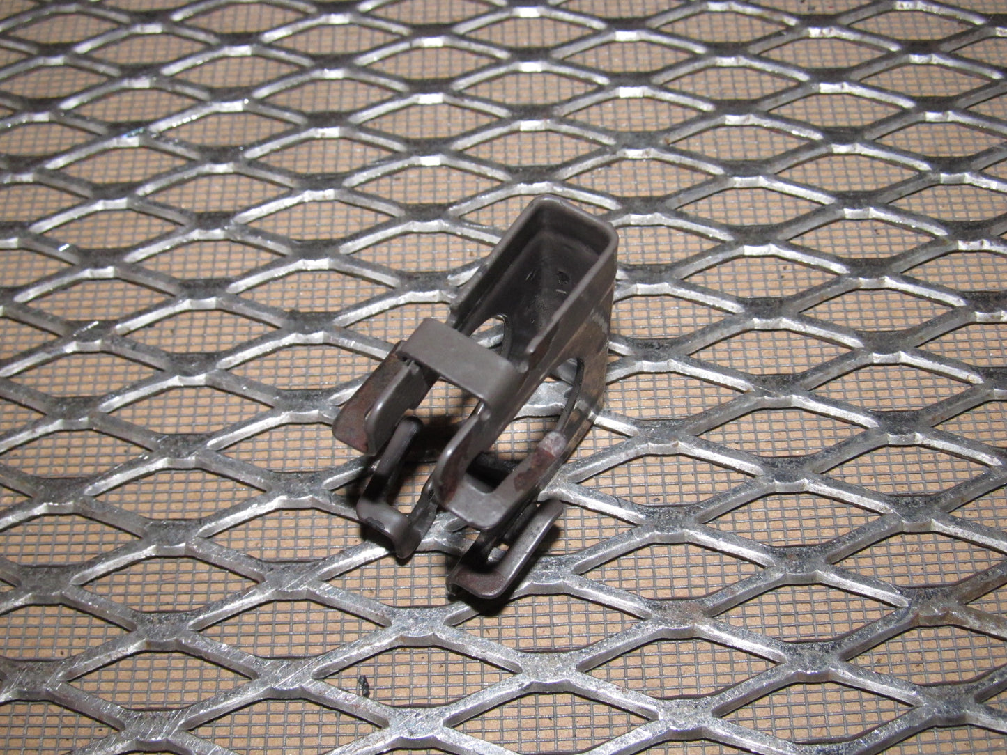 99-04 Ford Mustang OEM A/C Drier Fitting Lock Clip Retainer