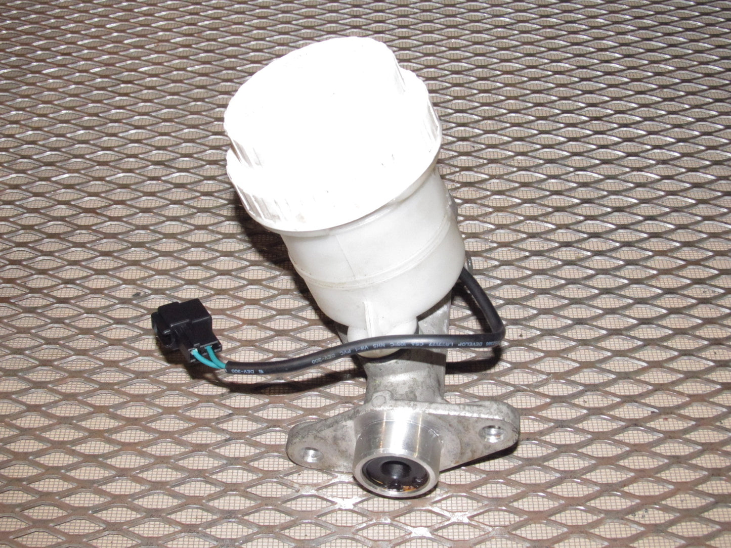94 95 96 97 Mitsubishi 3000GT OEM Brake Master Cylinder