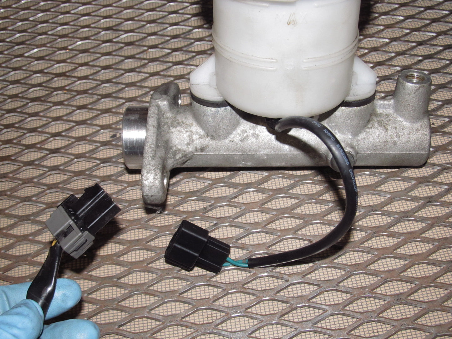 94 95 96 97 Mitsubishi 3000GT OEM Brake Master Cylinder