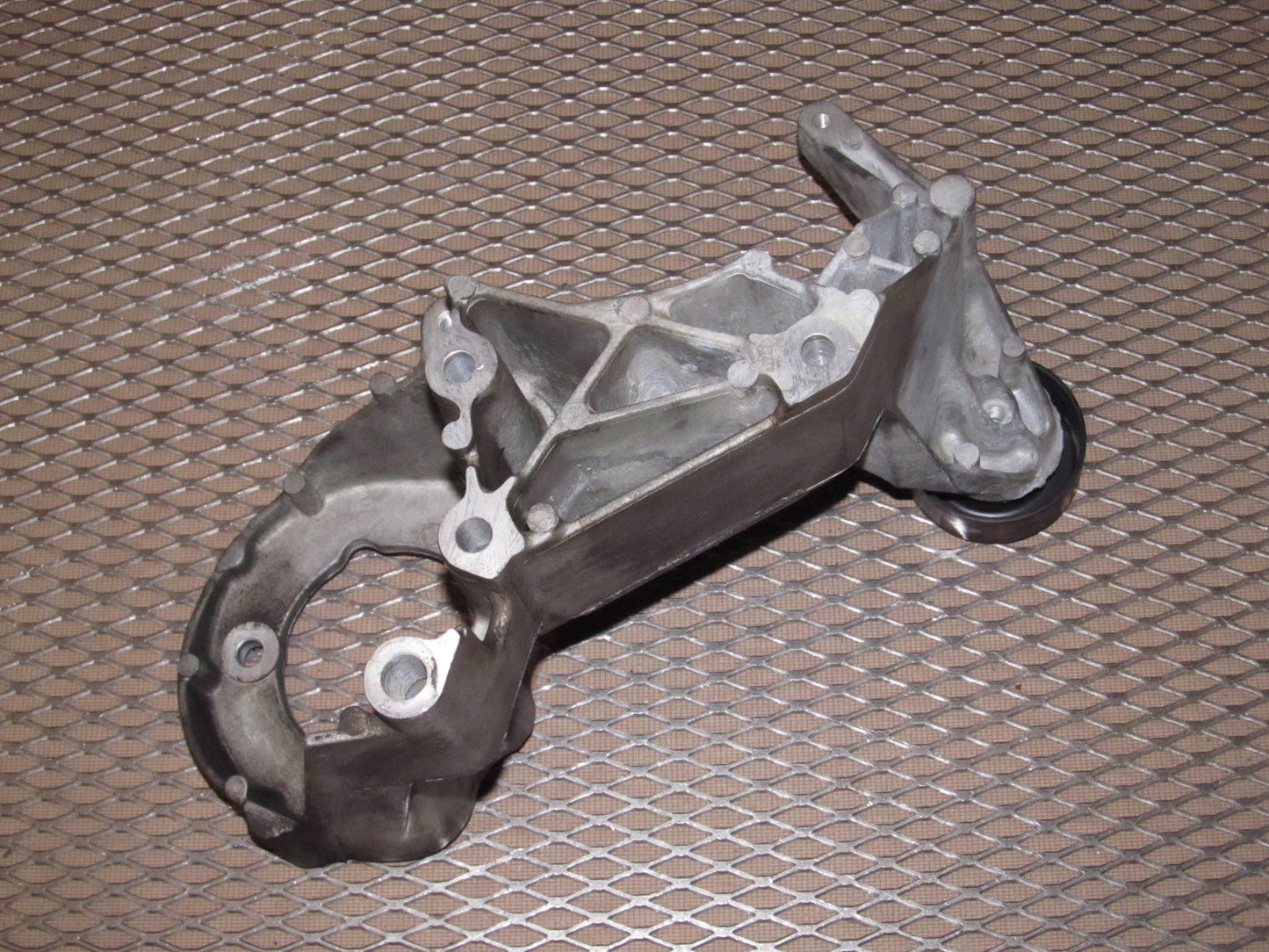 99-00 Ford Mustang V6 3.8L OEM Power Steering Pump Mounting Bracket