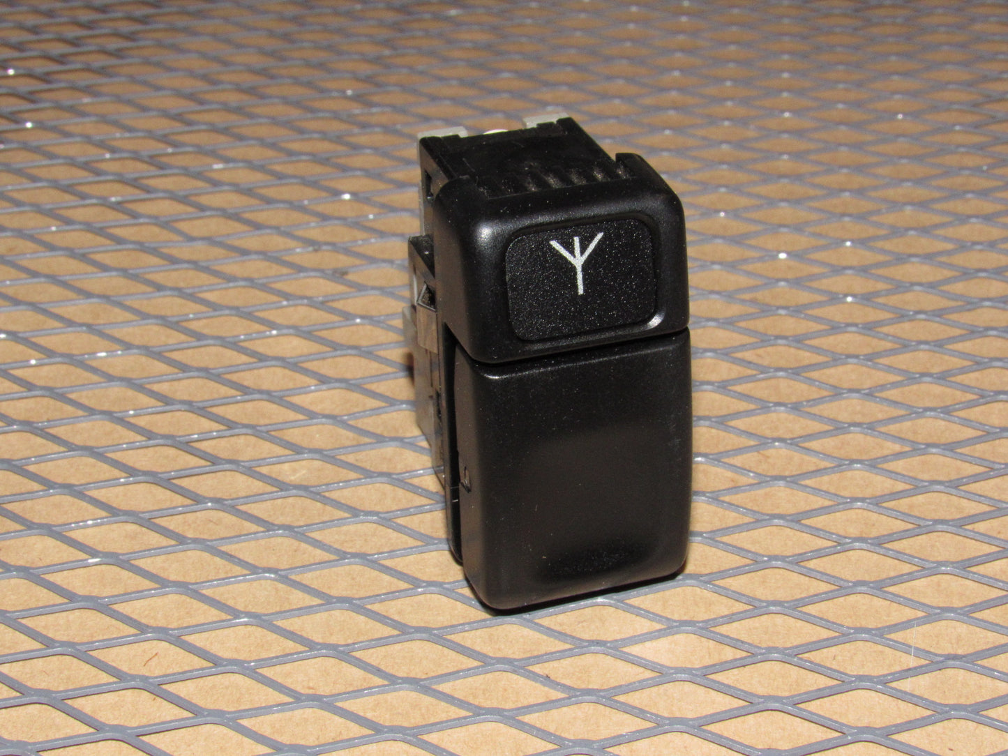 95 96 97 Volvo 960 OEM Power Antenna Switch