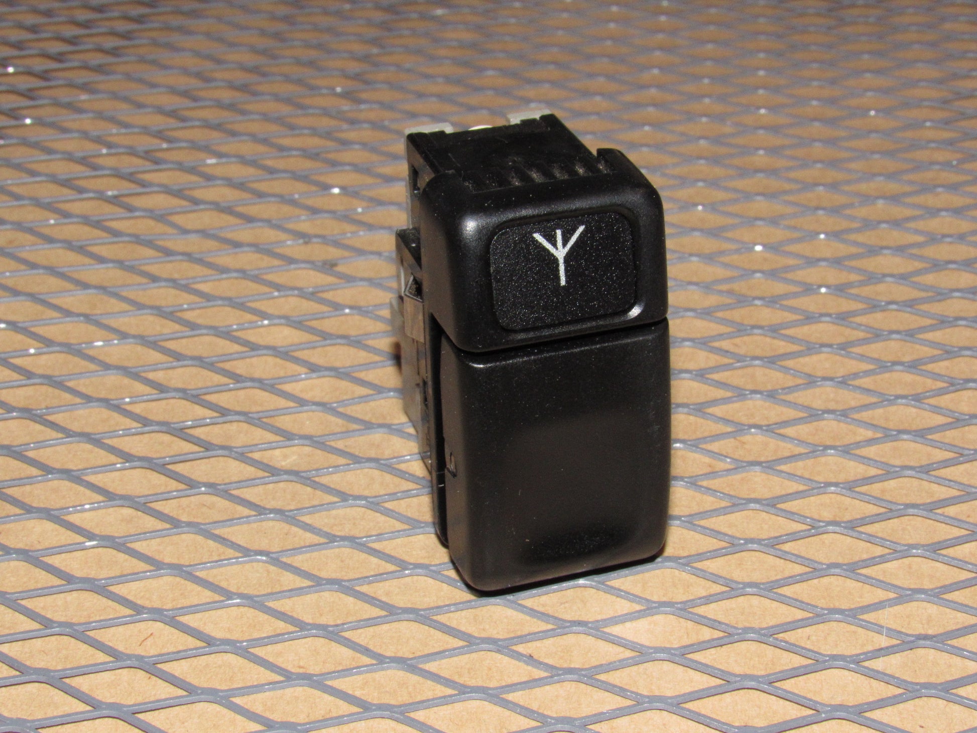 95 96 97 Volvo 960 OEM Power Antenna Switch