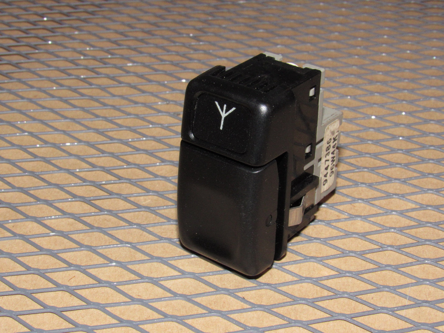 95 96 97 Volvo 960 OEM Power Antenna Switch