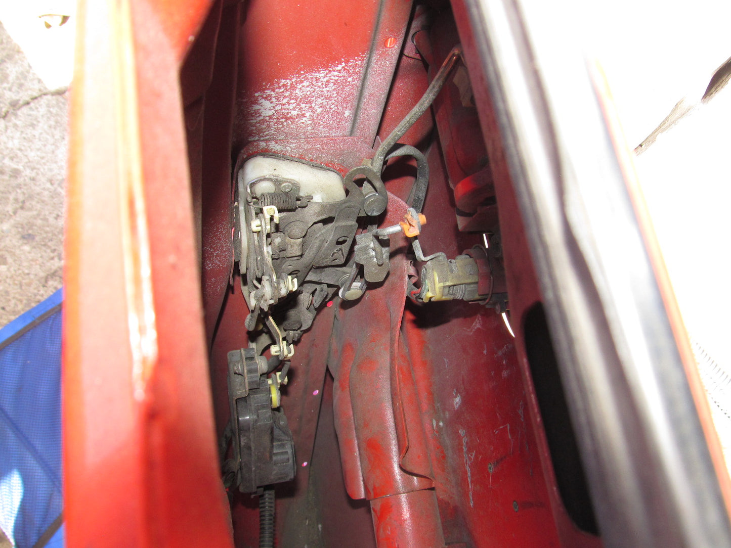94 95 96 97 Mitsubishi 3000GT OEM Door Latch & Actuator - Left